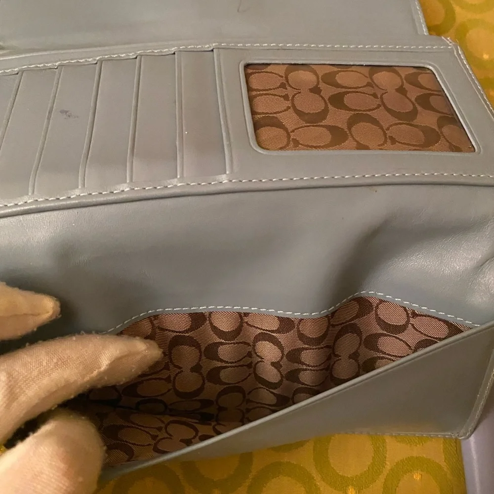 Coach. Light blue wallet with insert
